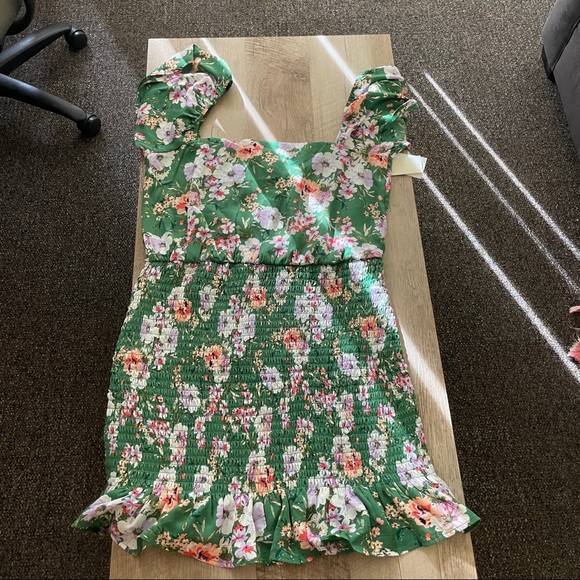 Spring Dress 🌸🌺🌼 - Picture 2 of 3